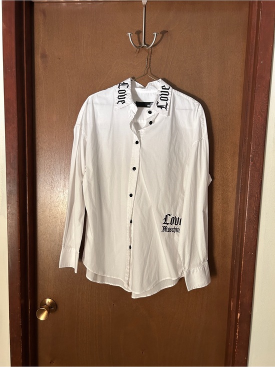 Love Moschino Tops - Love Moschino White Button-Down Shirt with Black Script Accents Size US 2/ IT 38